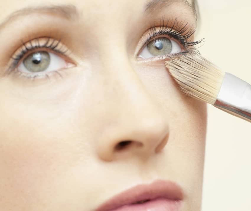 Rostro mujer sin imperfecciones blefaroplastia